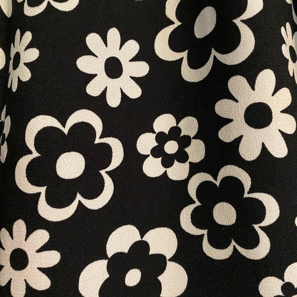 Hollister black and white ultra high-rise retro floral daisy pattern miniskirt L - Picture 3 of 9